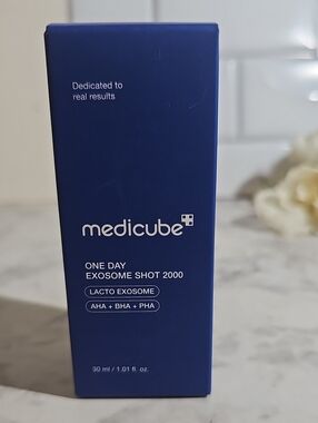 Medicube One Day Exosome Shot 2000 - Navy Renewal Serum